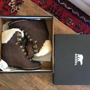 sorel conquest wedge shearling tobacco/black - 6